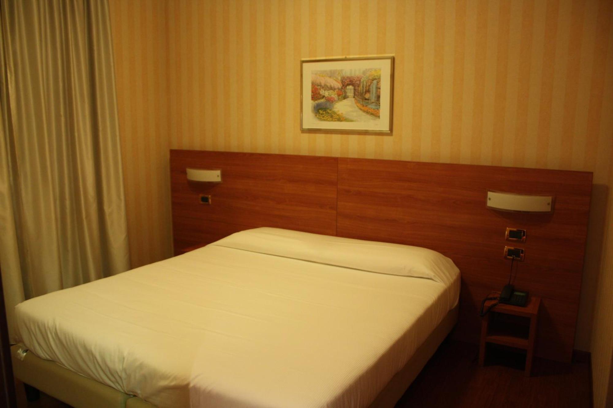 Hotel 2C Леньяно Екстер'єр фото