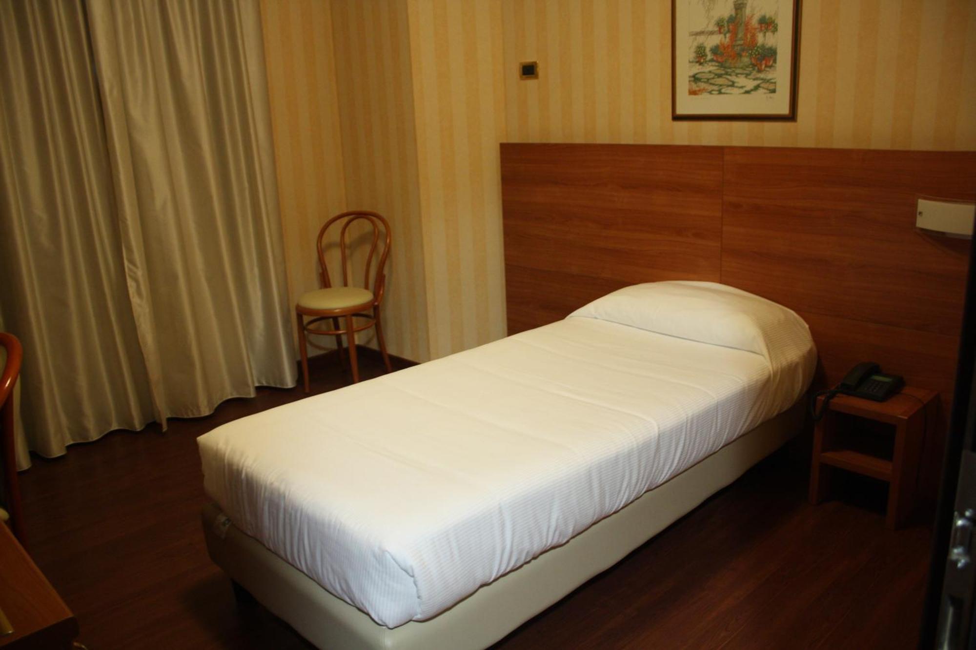 Hotel 2C Леньяно Екстер'єр фото
