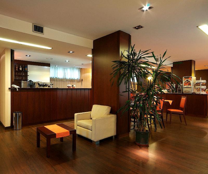 Hotel 2C Леньяно Екстер'єр фото