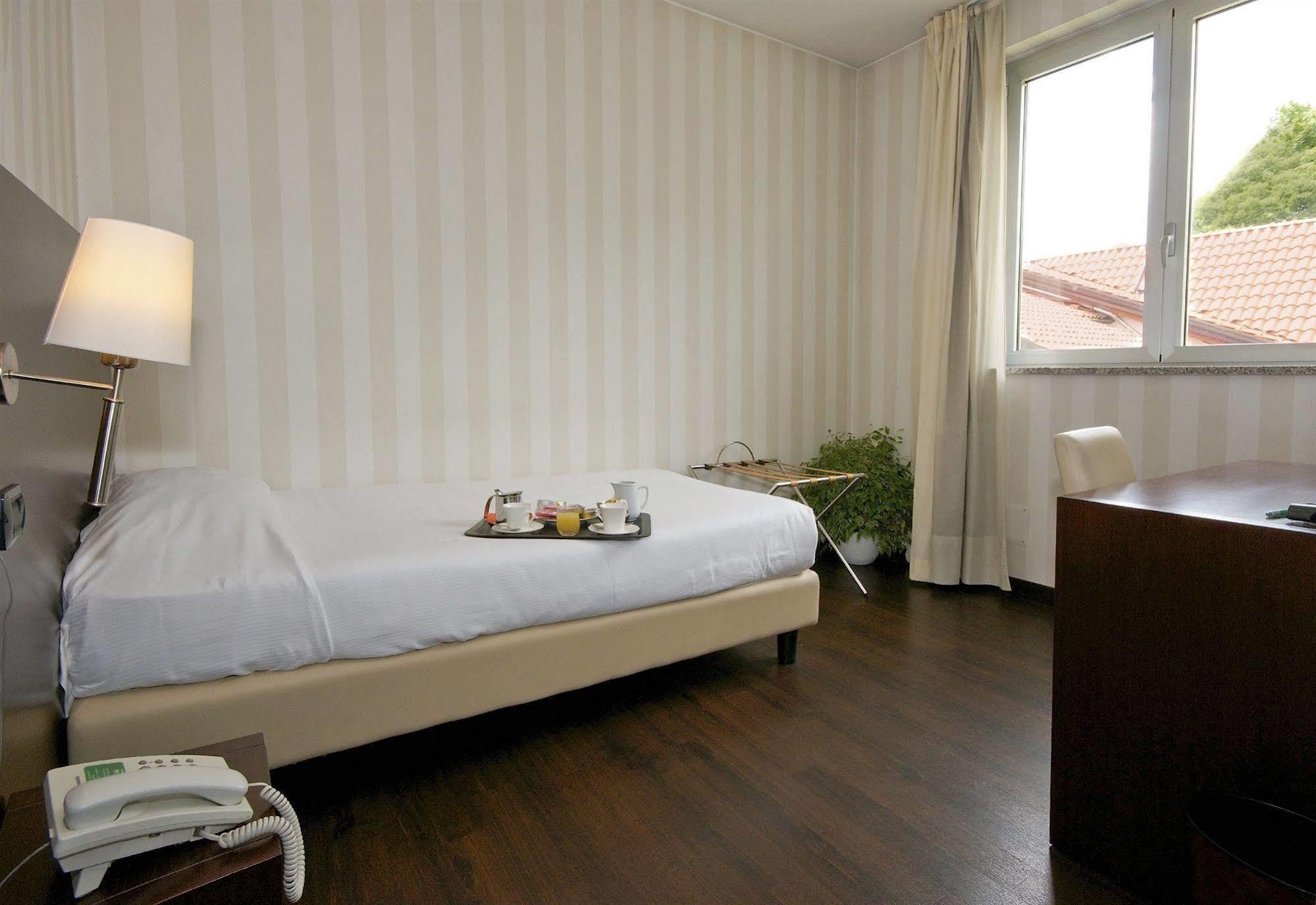 Hotel 2C Леньяно Екстер'єр фото