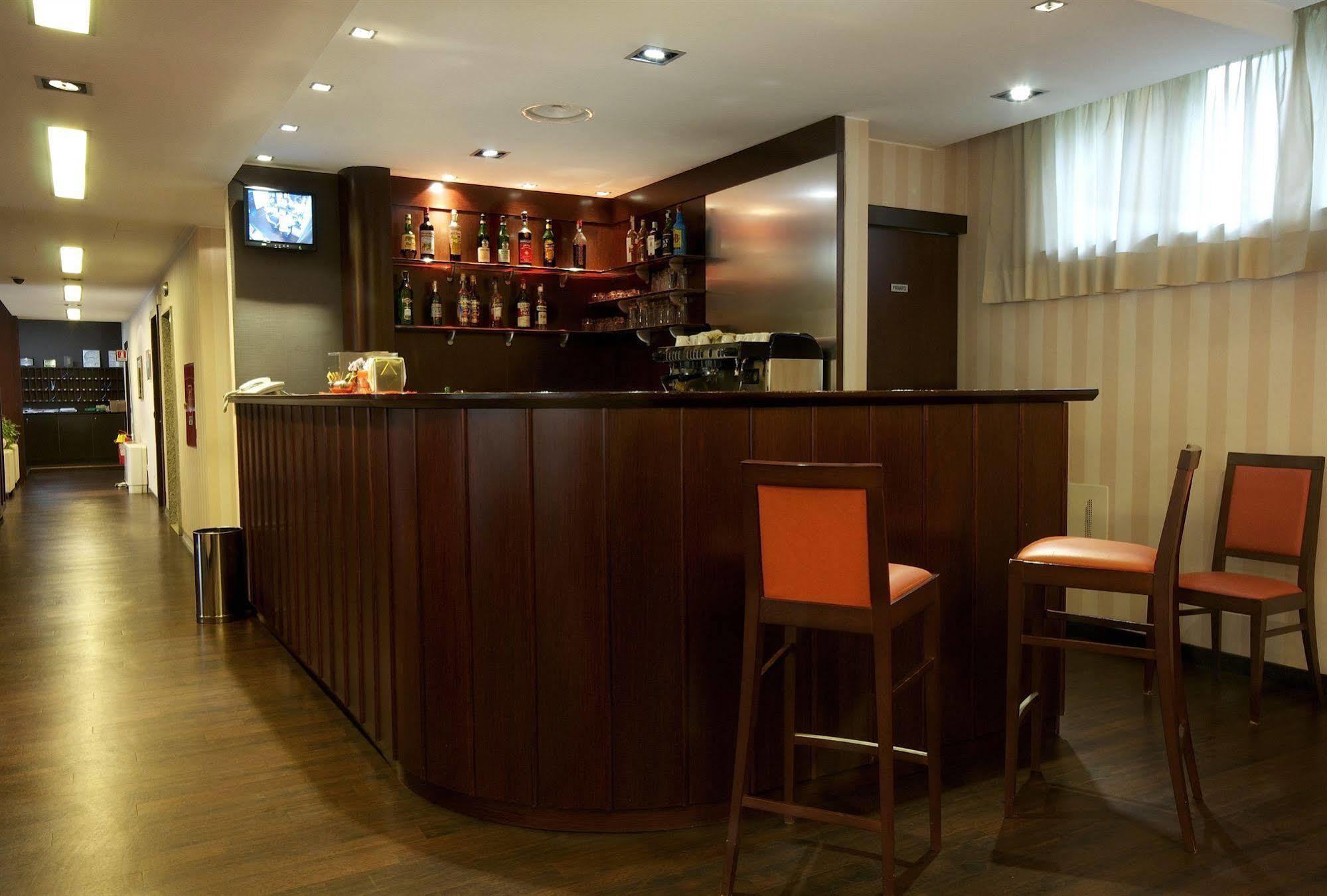 Hotel 2C Леньяно Екстер'єр фото