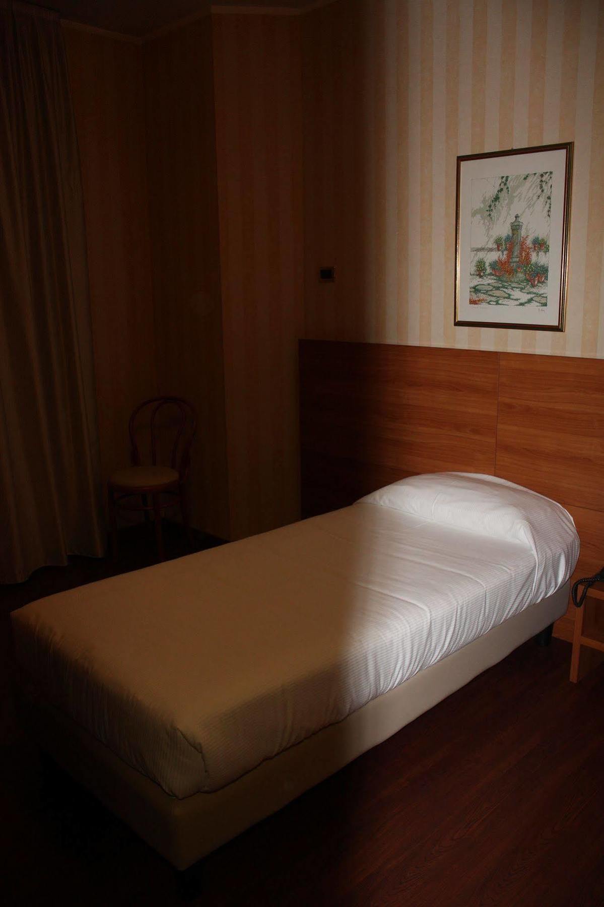 Hotel 2C Леньяно Екстер'єр фото
