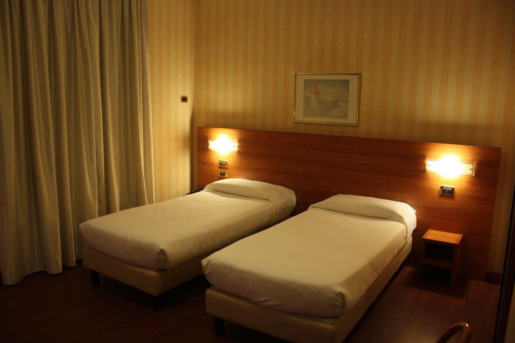 Hotel 2C Леньяно Екстер'єр фото
