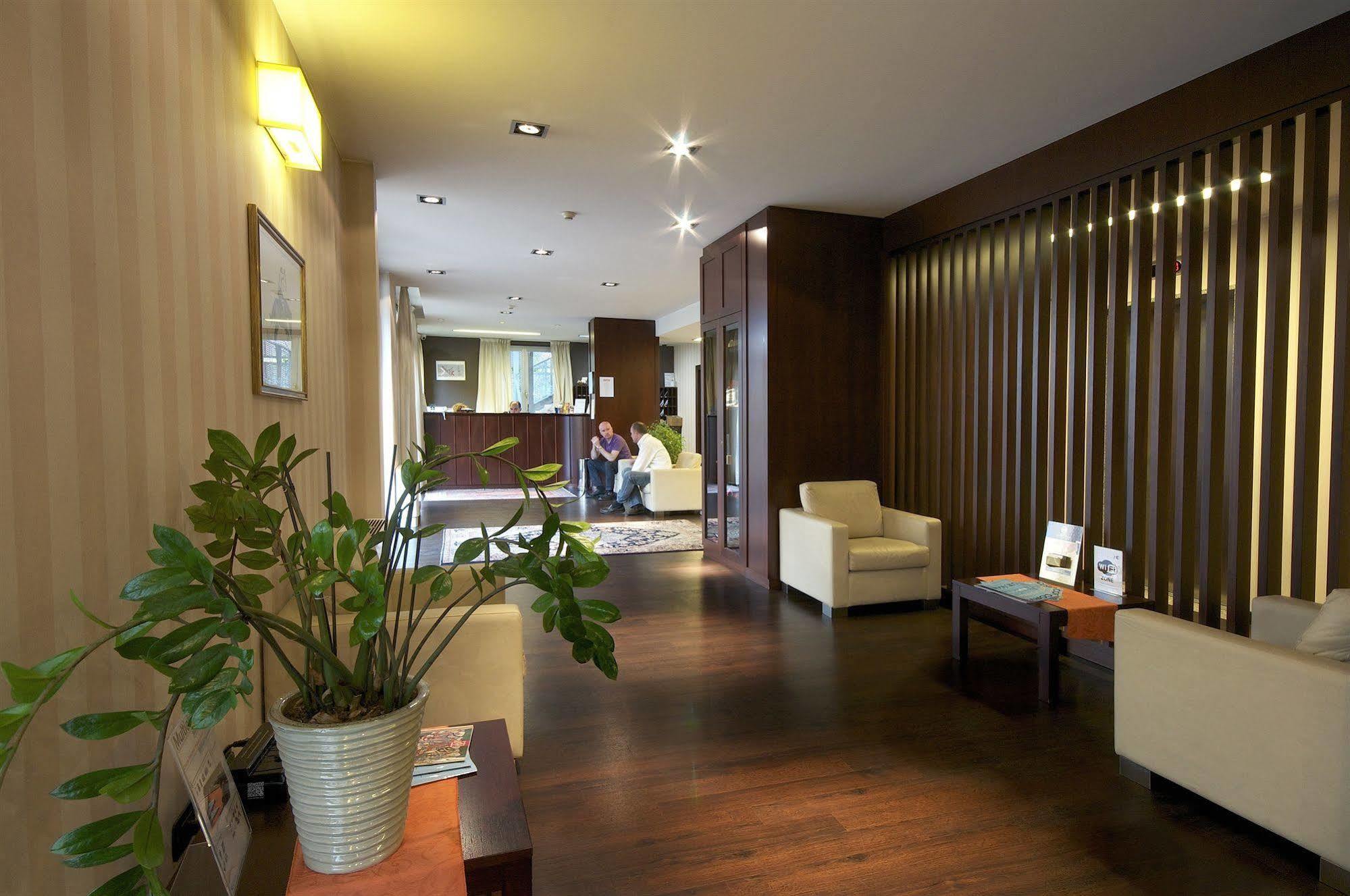 Hotel 2C Леньяно Екстер'єр фото