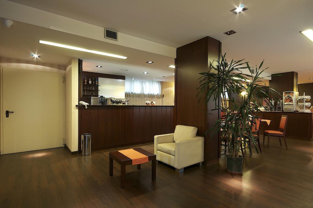 Hotel 2C Леньяно Екстер'єр фото