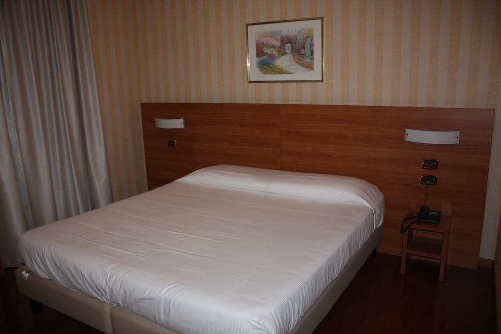 Hotel 2C Леньяно Екстер'єр фото